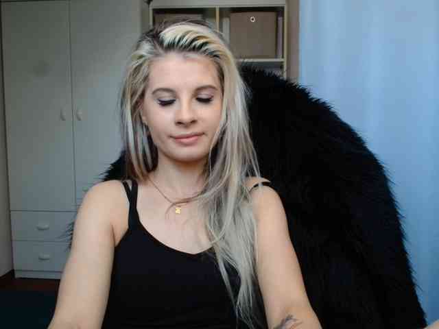 KristineNatural webcam