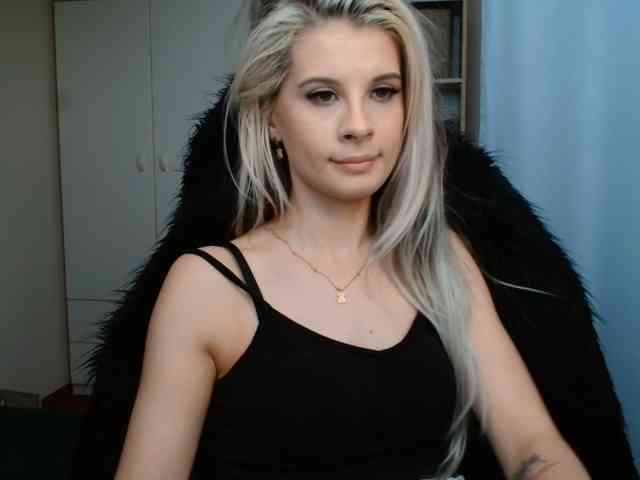 KristineNatural webcam