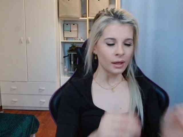 KristineNatural webcam