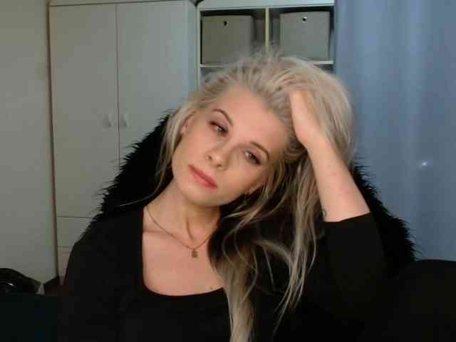 Model: KristineNatural