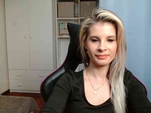KristineNatural webcam