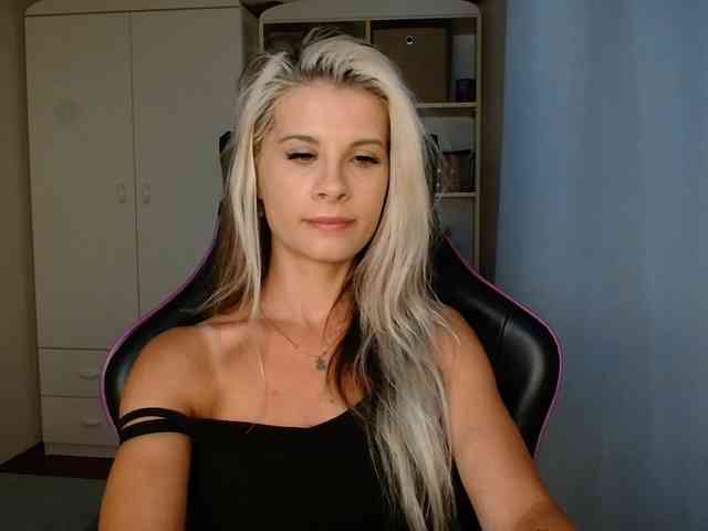 KristineNatural webcam