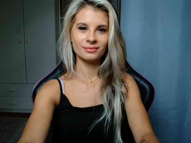 KristineNatural webcam