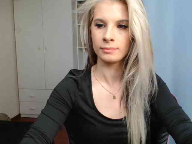Model: KristineNatural
