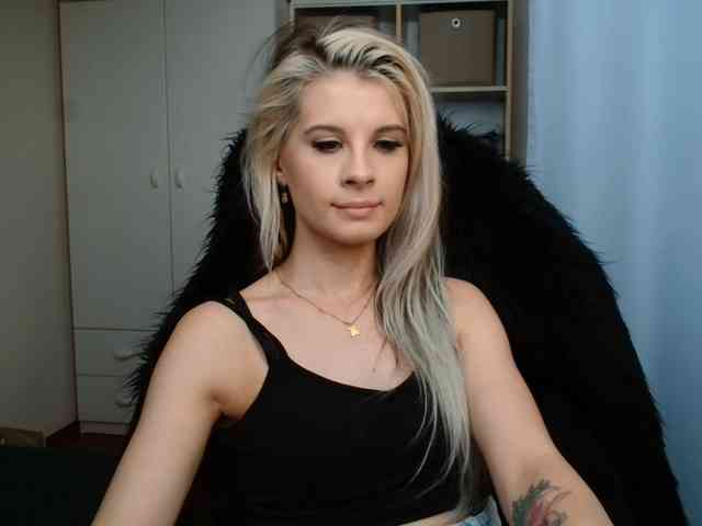 KristineNatural webcam