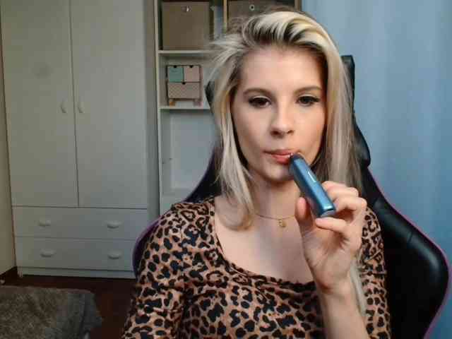 KristineNatural webcam