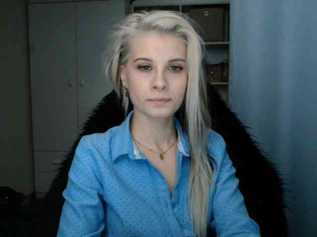 Model: KristineNatural