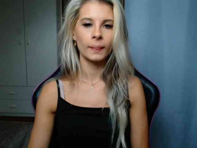 Model: KristineNatural