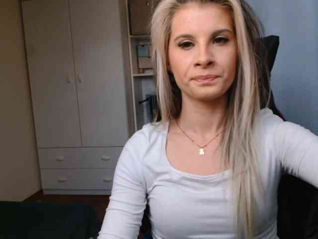 KristineNatural webcam