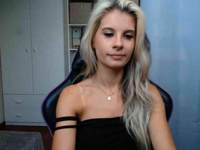 KristineNatural webcam
