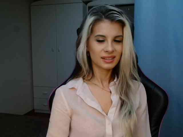 KristineNatural webcam