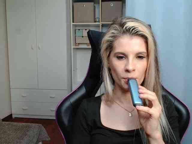 KristineNatural webcam