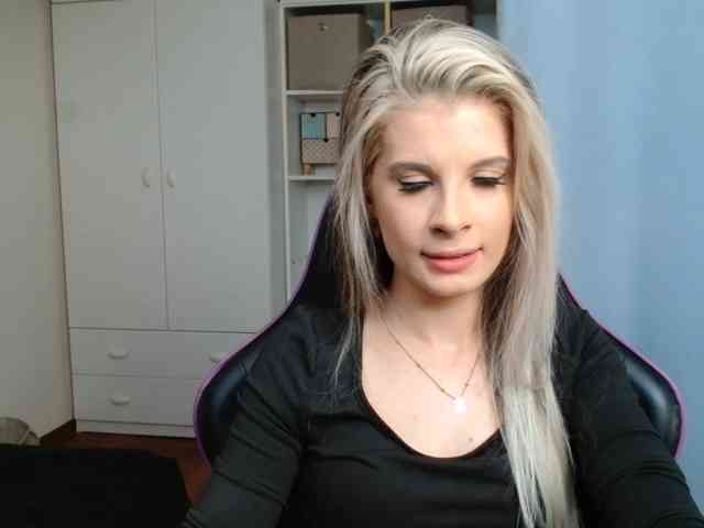 Model: KristineNatural