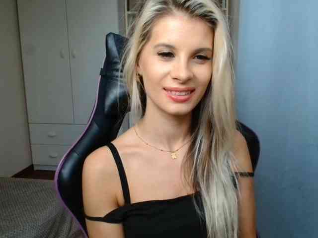 KristineNatural webcam