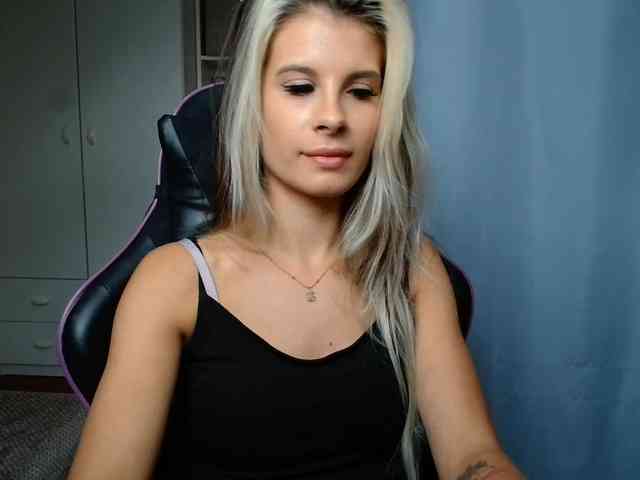 KristineNatural webcam