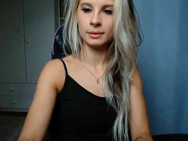 Model: KristineNatural