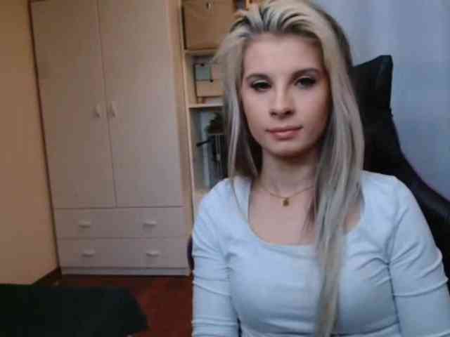 Model: KristineNatural