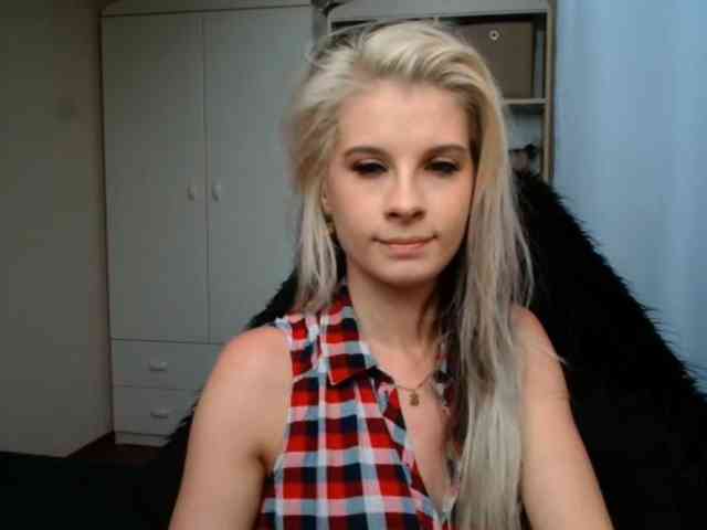 Model: KristineNatural
