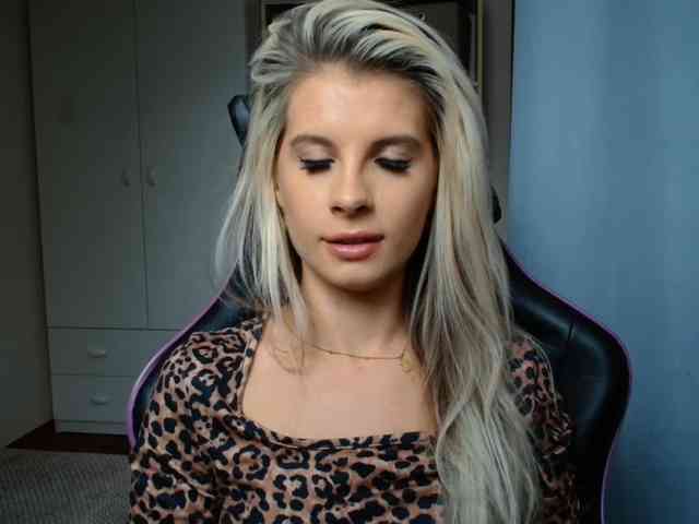 KristineNatural webcam