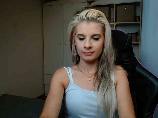 KristineNatural webcam
