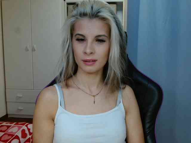Model: KristineNatural