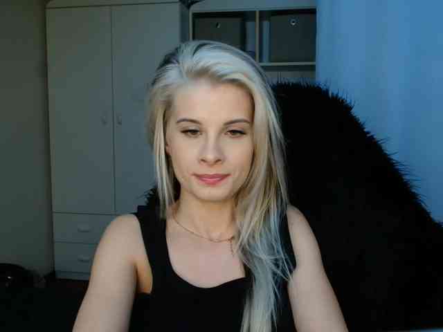 Model: KristineNatural