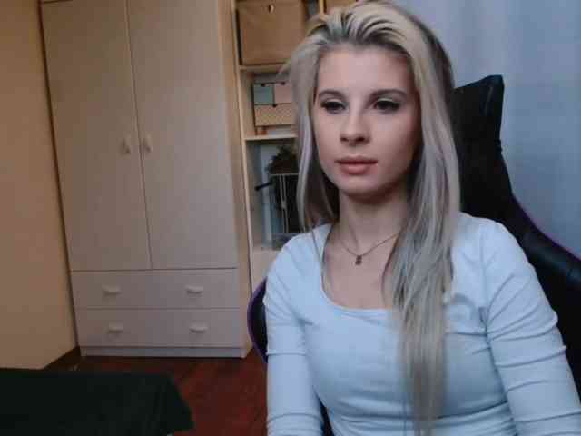 Model: KristineNatural