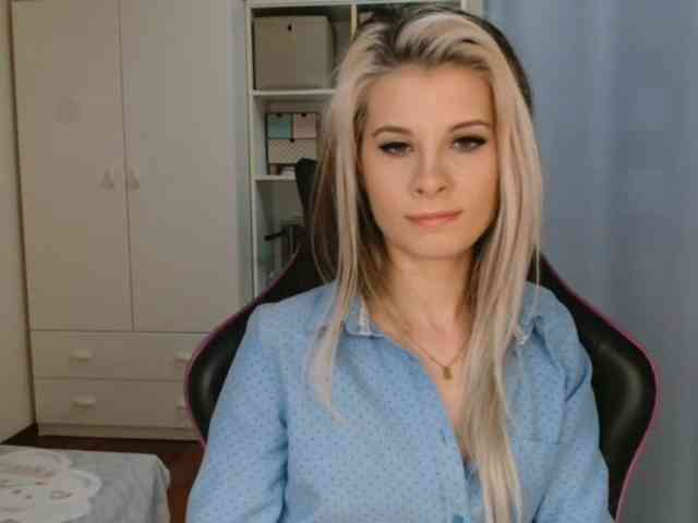 KristineNatural webcam