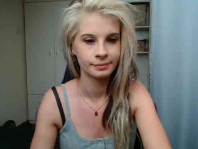 Model: KristineNatural