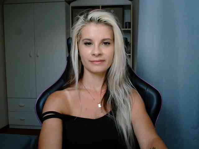 KristineNatural webcam