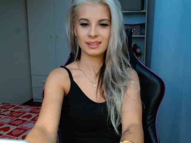 KristineNatural's webcam live show