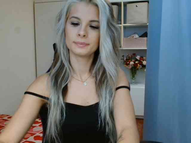 Model: KristineNatural