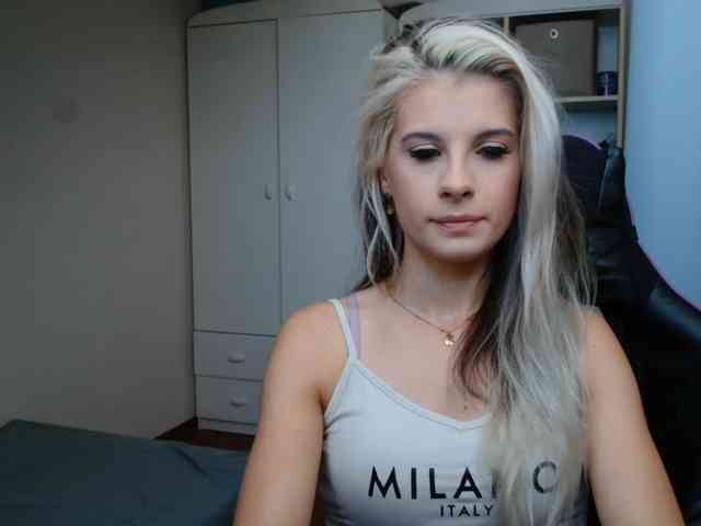 Model: KristineNatural