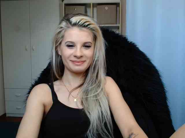 KristineNatural webcam