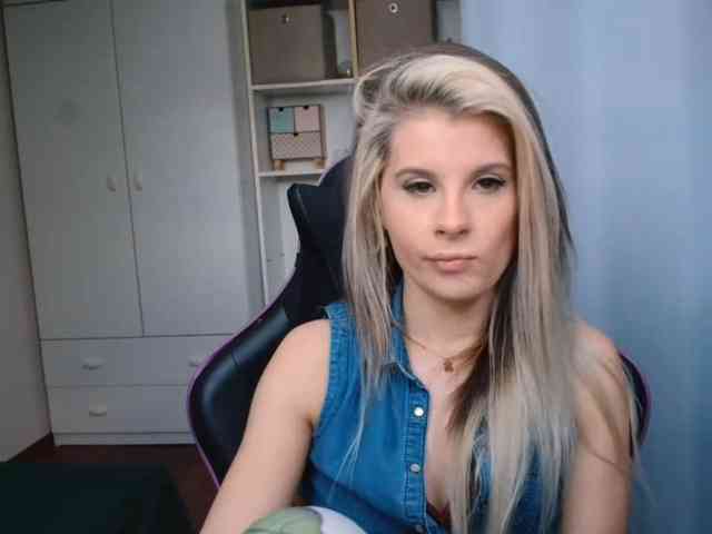 KristineNatural webcam