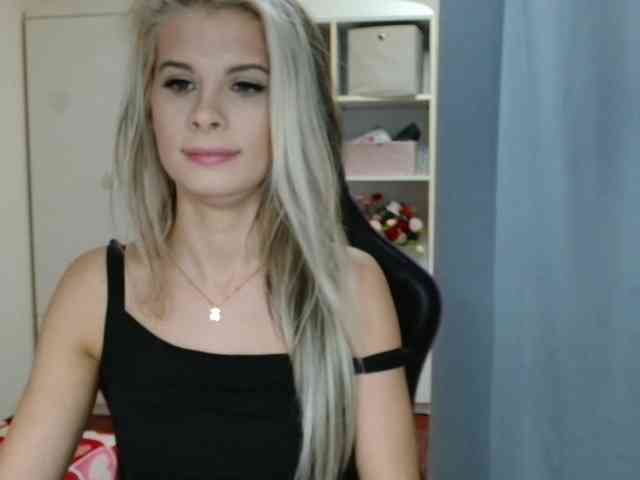 Model: KristineNatural