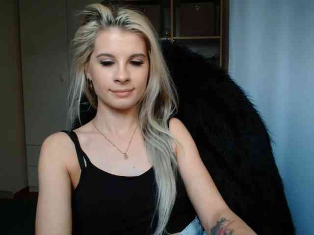 KristineNatural webcam
