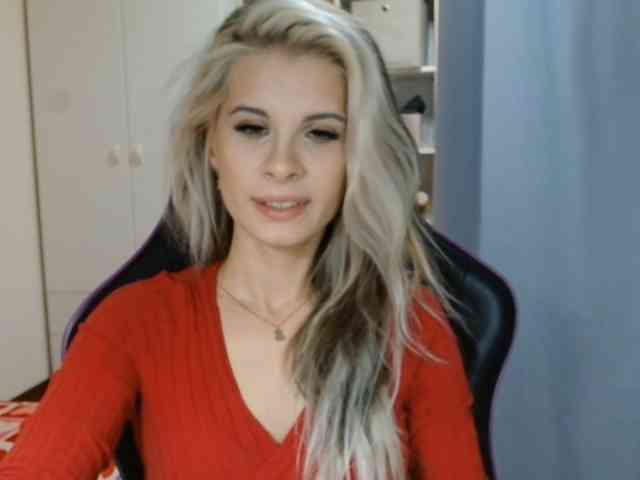 Model: KristineNatural