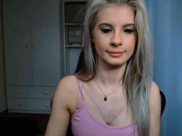 Model: KristineNatural