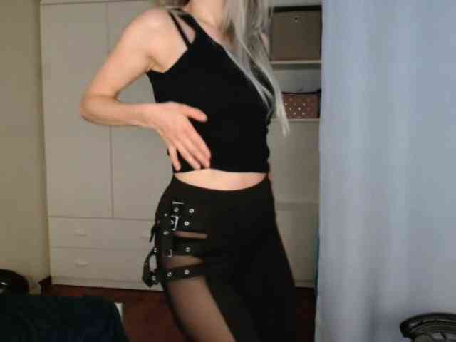 Model: KristineNatural