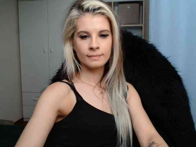 KristineNatural webcam