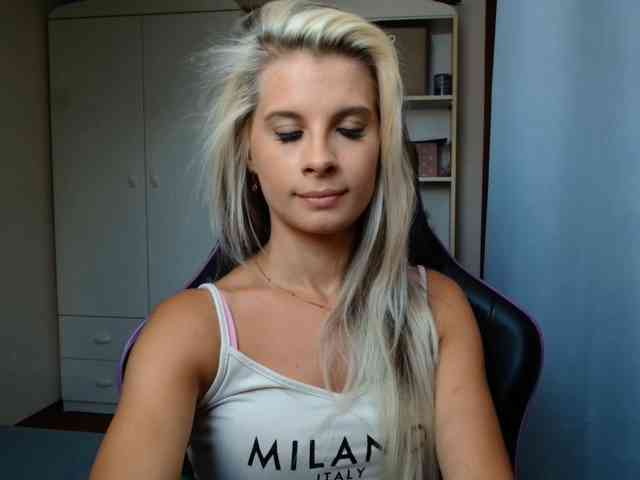 KristineNatural webcam