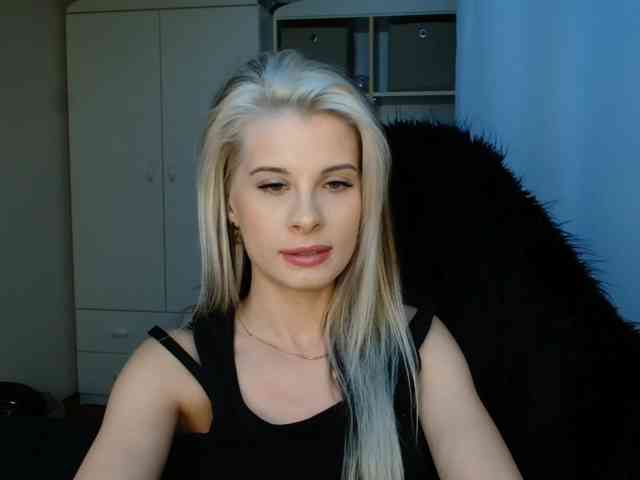 Model: KristineNatural