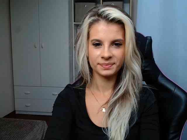KristineNatural webcam