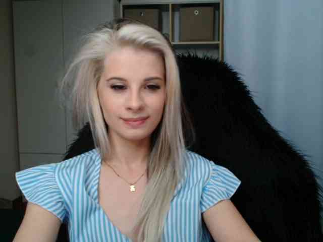 Model: KristineNatural