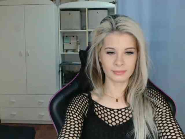 KristineNatural webcam