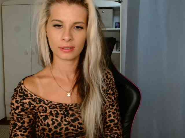 KristineNatural webcam