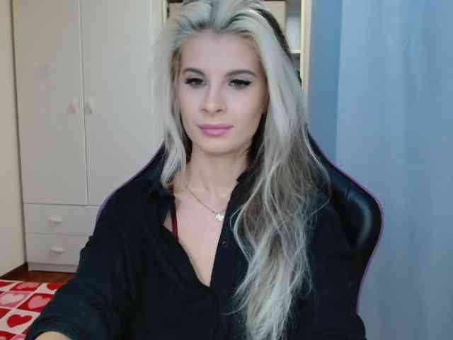 Model: KristineNatural