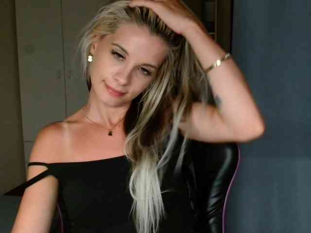 KristineNatural webcam