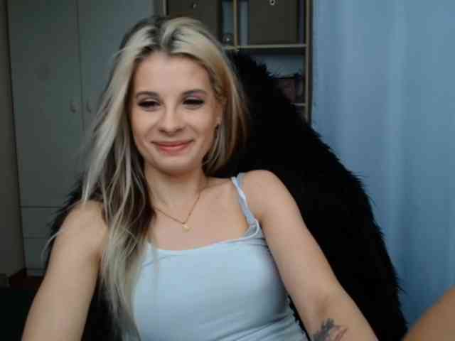 KristineNatural webcam